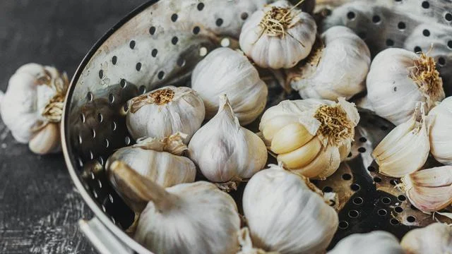 5 Cara Menghilangkan Bau Bawang Putih di Tangan - Lifestyle Fimela.com