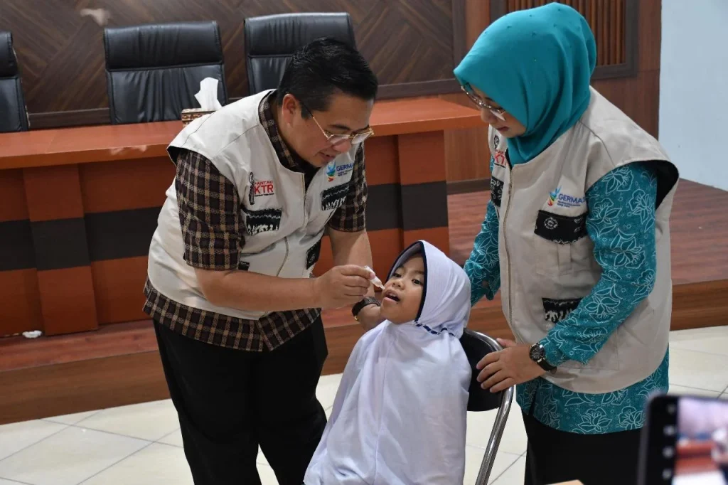 Ciptakan Lingkungan Sehat, Walikota Ibnu Sina Canangkan PIN Polio dan
