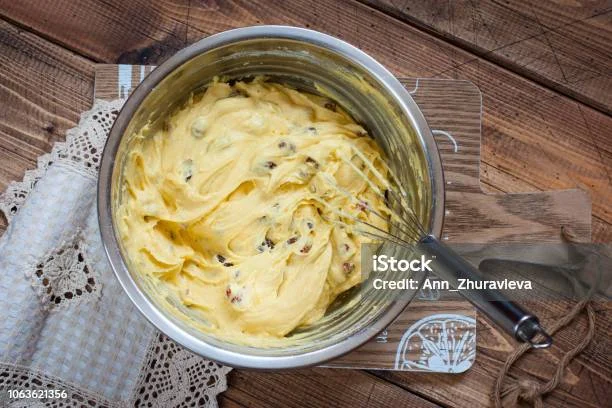 Persiapan Langkah Demi Langkah Dari Kue Kismis Mencampur Bahanbahan