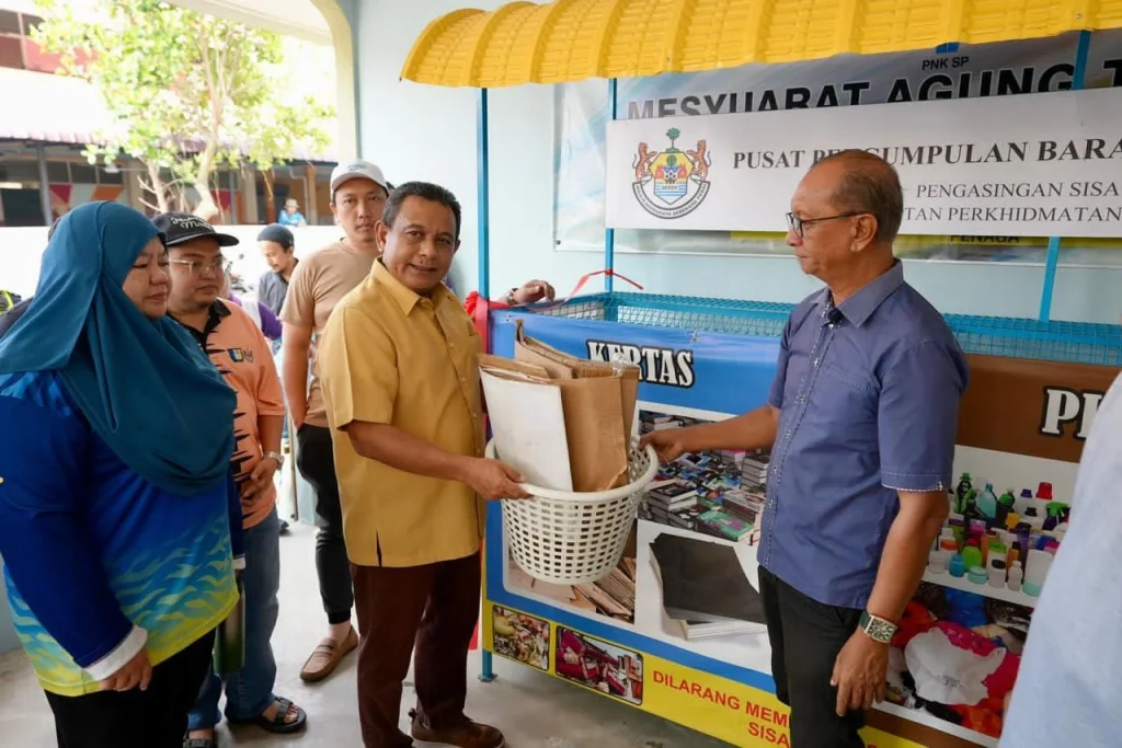 PROGRAM KEMPEN KESEDARAN ALAM SEKITAR DAN PENYERAHAN SANGKAR KITAR