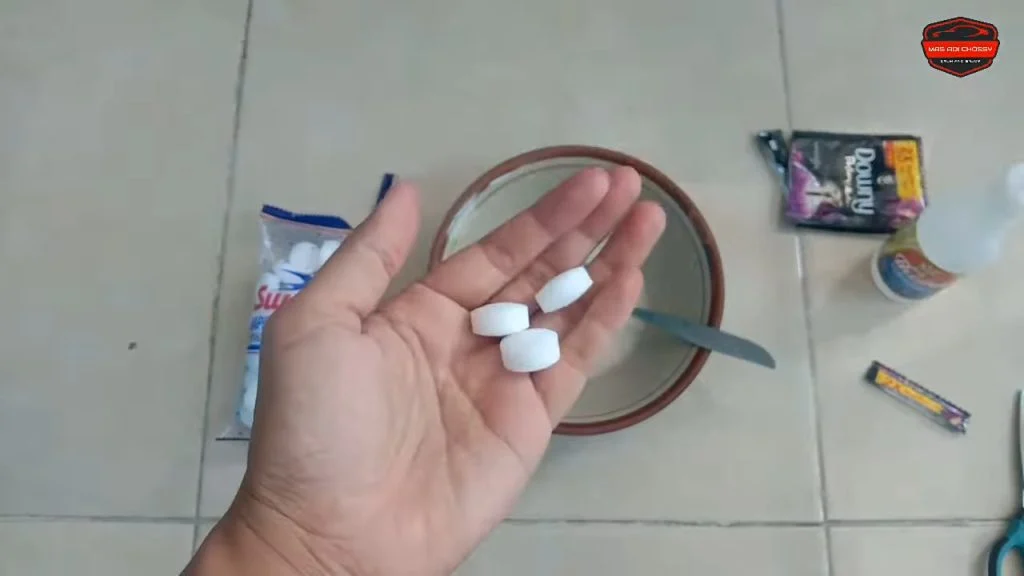 Cara Mengusir Kecoa dengan Kapur Barus, Dijamin Gak Balik Lagi!